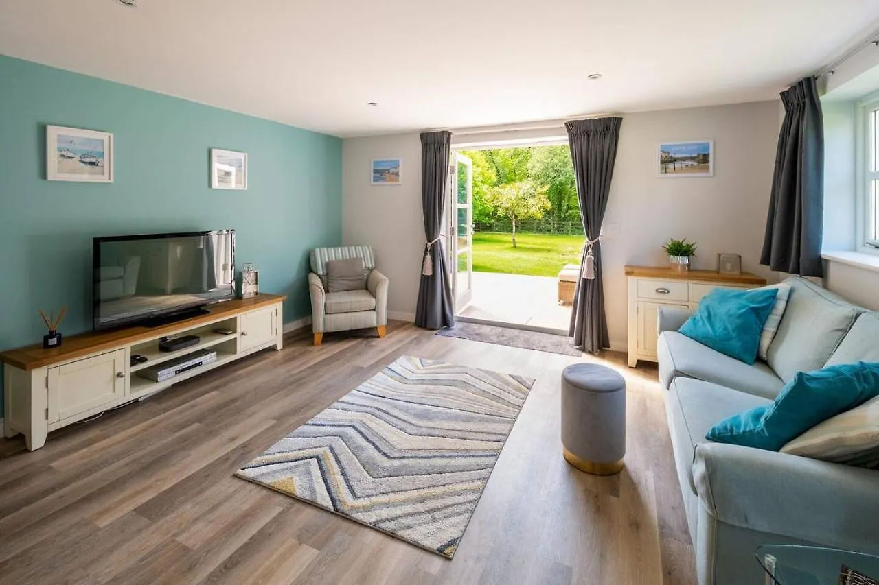 Holiday home Osbornes Holiday House Near Exeter With Swimming Pool
