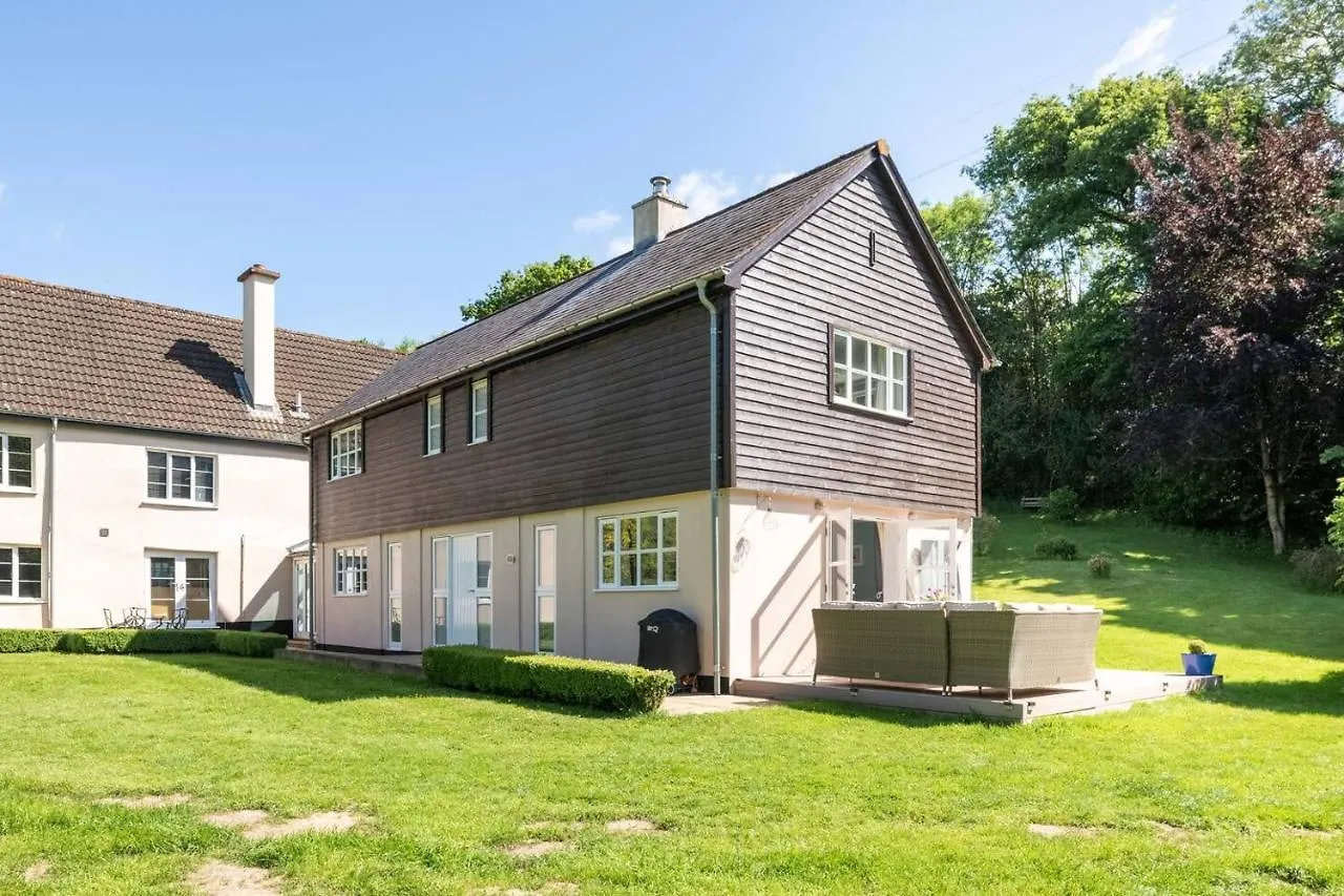 Osbornes Holiday House Near Exeter With Swimming Pool